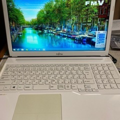 極美品！動作品！激安！早い者勝ち！Webカメラ搭載！富士通LIF...