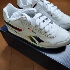 ☆新品箱あり☆Reebok　スニーカー　21.5センチの画像
