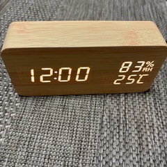 デジタル目覚まし時計