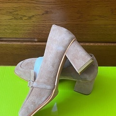 ★新品　本革　スエード　パンプス  太ヒール 前裏滑り止め　歩きやすいの画像