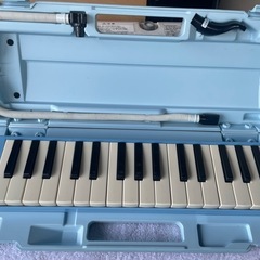 ヤマハYAMAHA 32鍵の青い鍵盤ハーモニカ、ケース付き。付属...