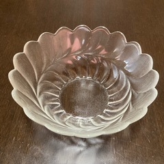 【中古美品】佐々木ガラス　23cm深鉢　リーフ柄　フリル状　箱無...