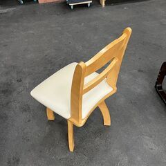 木目の回転チェア