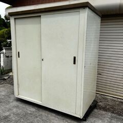 決定 物置 倉庫 収納庫 スチール 大型 収納庫 屋外物置 防さび 屋外 美品 状態良い 引取は軽トラック載ります。の画像