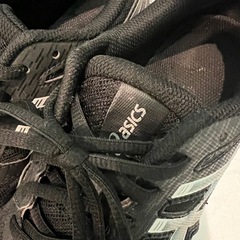 【23.5cm】asics アシックス　スニーカー　運動靴　ブラック×シルバーの画像