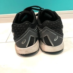 【23.5cm】asics アシックス　スニーカー　運動靴　ブラック×シルバーの画像