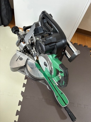 【激安、美品】ハイコーキ卓上丸鋸スライド（バッテリー×2、充電器付き）