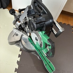 【激安、美品】ハイコーキ卓上丸鋸スライド（バッテリー×2、充電器付き）