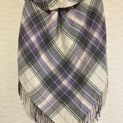 受け取り者決定　とめるところに穴の開いたストールの画像