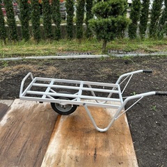 収穫　園芸　農業　アルミコンテナカー.軽量一輪車の画像