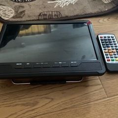 フルセグ10.1インチ　ポータブルテレビ　DVDプレイヤー