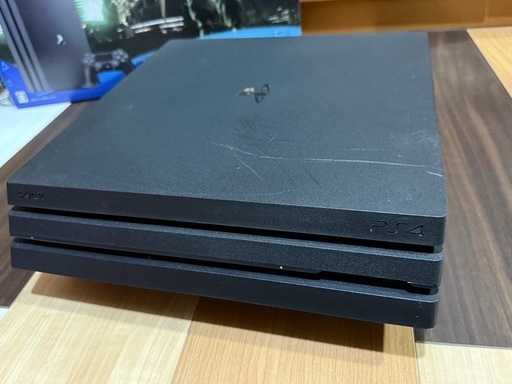 ☆価格交渉歓迎☆　プレステ4 Pro 1TB  ファイナルファンタジーVII リメイクパック コントローラー・本付き お得セット
