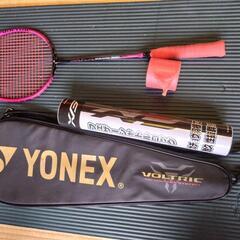 YONEXのバドミントンラケットとシャトル類