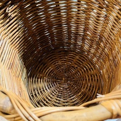 【武蔵小山店】 ラタン バスケット かご 籐かご 特大 収納 丸型バスケット ナチュラル雑貨 アジアン家具 インテリアバスケット おしゃれ ランドリーバスケット 大型バスケット かご収納 北欧風 竹かご 天然素材 籐製 かごバッグ　検　ビンテージ　レトロ　インテリア　A 【在庫2点】の画像