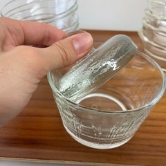 hario耐熱カスタードカップ  4個 ・iwaki 耐熱ヨーグルトカップ 5個 ・オルビス ガラスベジポット 漬物容器のセットの画像