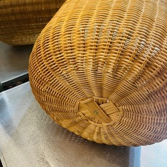 ≪売約済≫【武蔵小山店】 ラタン バスケット かご 籐かご 特大 収納 丸型バスケット ナチュラル雑貨 アジアン家具 インテリアバスケット おしゃれ ランドリーバスケット 大型バスケット かご収納 北欧風 竹かご 天然素材 籐製 かごバッグ　検　ビンテージ　レトロ　インテリア　取手付きの画像