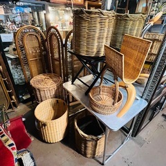 ≪売約済≫【武蔵小山店】 ラタン バスケット かご 籐かご 特大 収納 丸型バスケット ナチュラル雑貨 アジアン家具 インテリアバスケット おしゃれ ランドリーバスケット 大型バスケット かご収納 北欧風 竹かご 天然素材 籐製 かごバッグ　検　ビンテージ　レトロ　インテリア　取手付きの画像