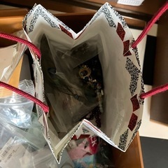 手芸道具(レジン、ビーズパーツ、他)一式の画像