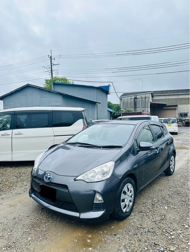 平成25年トヨタ アクア 距離42,200KM 車検 8 年11 月 (Nash16) 七光台  