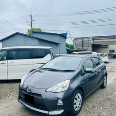 平成25年トヨタ アクア 距離　42,200KM  車検 8 年...