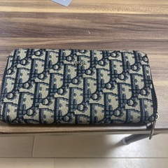 ラウンドファスナー長財布ブランド品