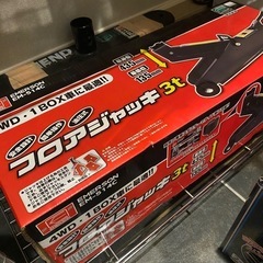 フロアジャッキとトルクレンチ