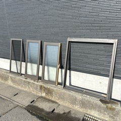 【お譲り先決定 】アルミサッシ 　樹脂サッシ 網戸 枠付  ガレージ 物置  DIYなどの画像