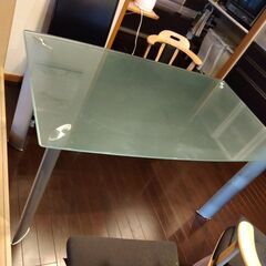 ダイニングテーブルの画像