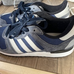 adidasスニーカー26.5cmの画像