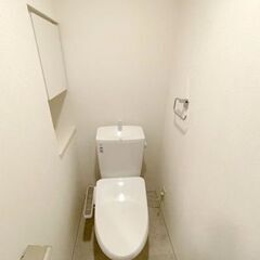 【墨田区★特集】都営大江戸線/両国駅 歩10分　築浅1Kマンション✨オートロック 室内洗濯置、シューズボックス システムキッチン、温水洗浄便座、脱衣所 エレベーター、洗面所独立、洗面化粧台 2口コンロ、駐輪場、宅配ボックス 防犯カメラ、ネット使用料不要 - 不動産