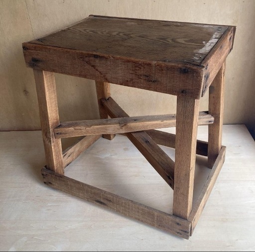 ビンテージスツール　踏み台やディスプレイのテーブルと