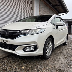 H29年フィットハイブリッド・車検2年付・衝突抑制機能装備
