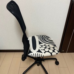 椅子（昇降式）の画像