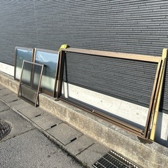 【お譲り先決定 】アルミサッシ 網戸 枠付  ガレージ 物置  小屋 　DIYなどの画像