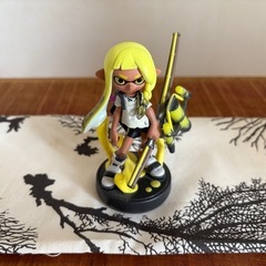スプラトゥーンアミーボとニンテンドー公式イカフィギュア