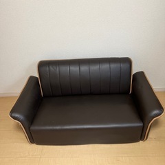無料　ダークブラウン ストライプデザイン ローソファ