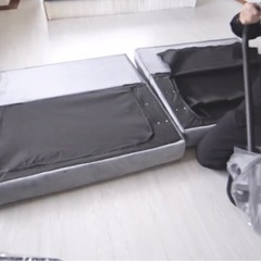 【10日までの販売】贅沢感とくつろぐ、ベルベット調ソファの画像