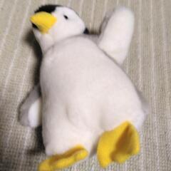 エンペラーペンギン2匹とヒナのぬいぐるみの画像