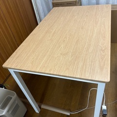 ダイニング
テーブル、イス２つの画像