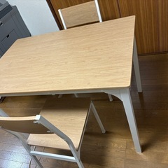 ダイニング
テーブル、イス２つ
