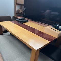和室のテーブルと飾り棚