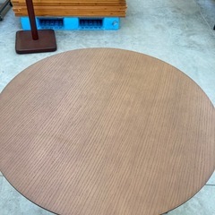 【kj154】美品 ニトリ 丸テーブル ダイニング 円形　テーブル 北欧風 カフェスタイル アイアン脚  ブラウン色 　検)一人暮らし　ファミリー　冷蔵庫　洗濯機　オフィス　事務　テーブル　ラック　収納　家具　ソファ　キッチンの画像