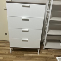 白基調 チェスト