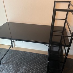 机と椅子の画像