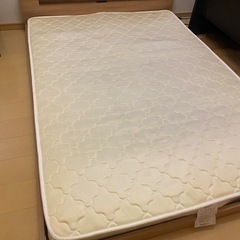 ダブルベッド　ロータイプ