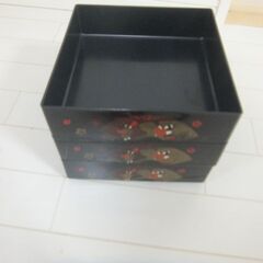 和風蓋つき3段重箱　伝統的なデザインの画像