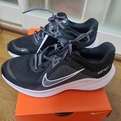 [新品] NIKE 24.5cm ナイキ クエスト 5

ウィメンズの画像