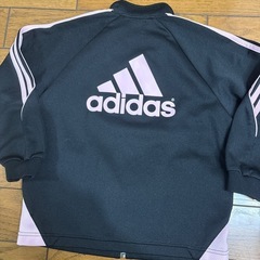adidasキッズジャージの画像