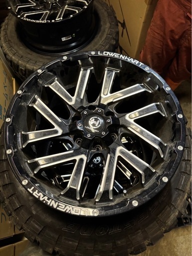 ハイラックスに履いてた20インチ