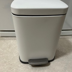 ★ペダル付きゴミ箱★